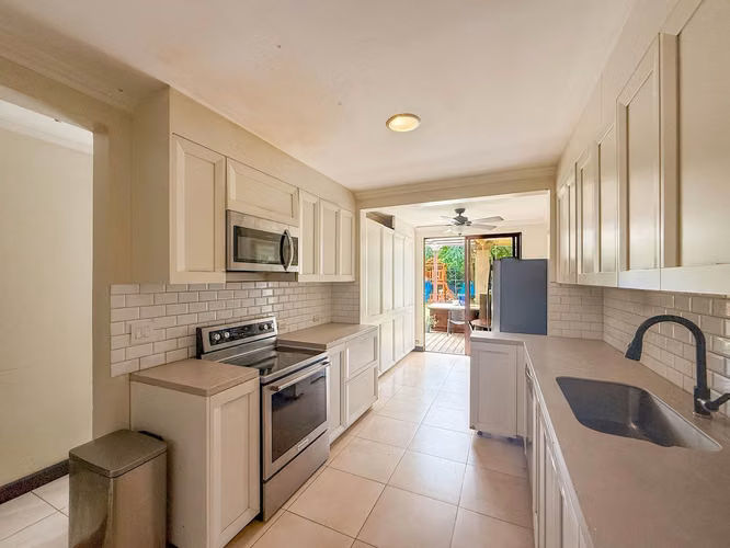 VENTA DE CASA EN SOLAR DEL VALLE CON AMPLÍO JARDÍN
