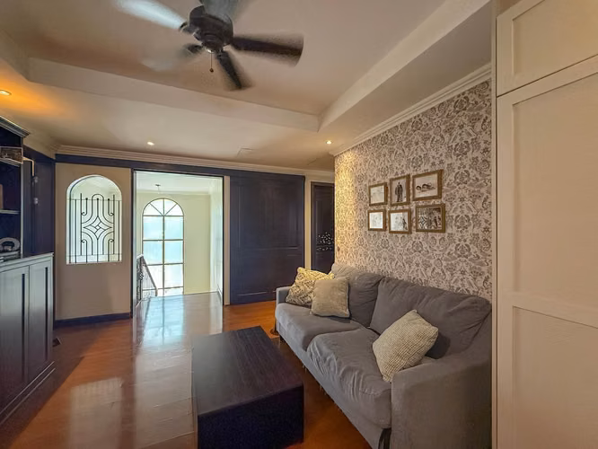 VENTA DE CASA EN SOLAR DEL VALLE CON AMPLÍO JARDÍN