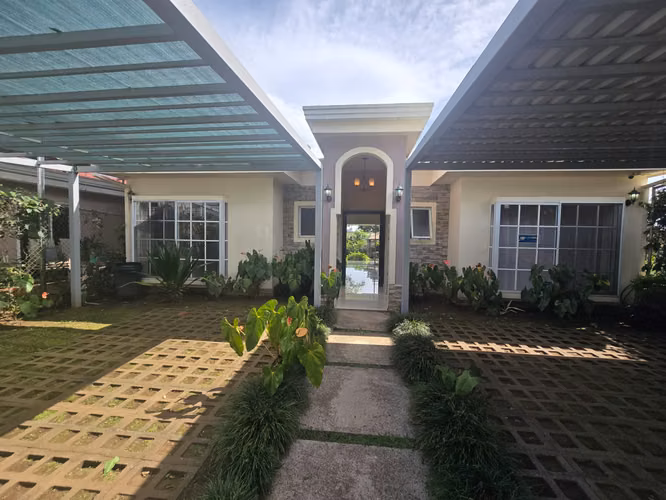 ALQUILER DE LINDA CASA AMPLIA EN TAMBOR DE ALAJUELA