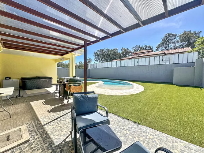 Casa Belen Cariari one-level home with pool