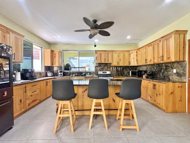 Casa Belen Cariari one-level home with pool