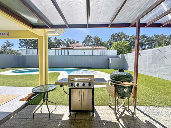 Casa Belen Cariari one-level home with pool