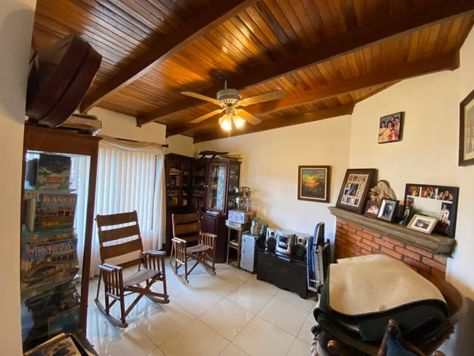 Casa con piscina en Residencial Privado, Palmares, Alajuela