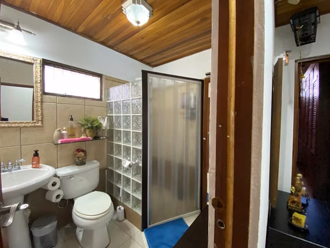 Casa con piscina en Residencial Privado, Palmares, Alajuela