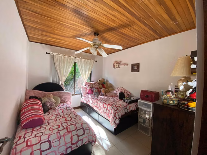 Casa con piscina en Residencial Privado, Palmares, Alajuela