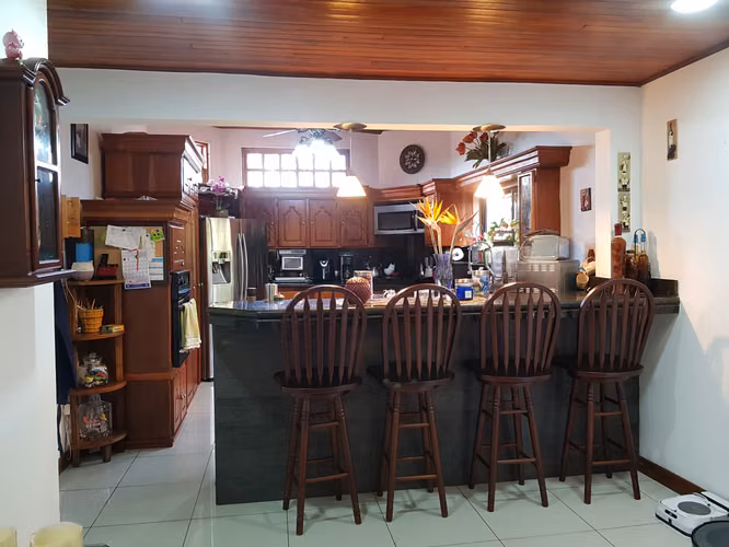 Casa con piscina en Residencial Privado, Palmares, Alajuela