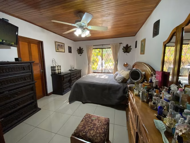 Casa con piscina en Residencial Privado, Palmares, Alajuela