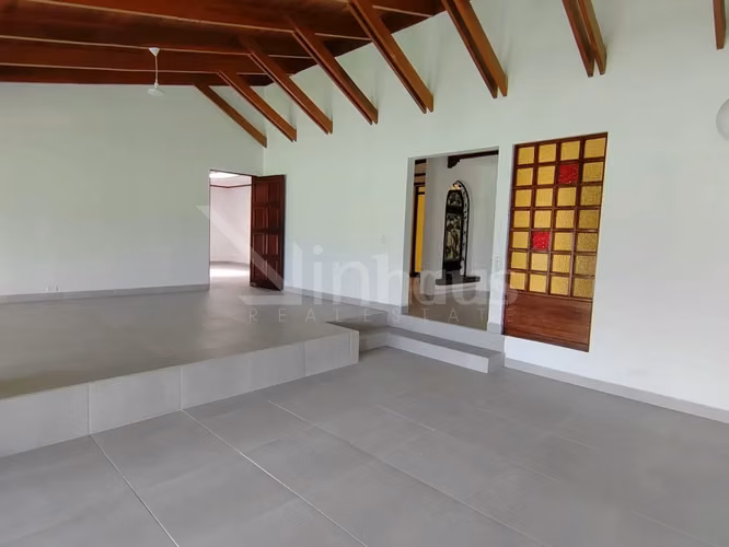 id 38201  En venta amplia casa de una planta en Curridabat por Plaza del Sol