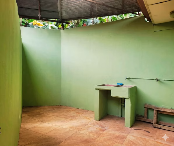 ¡Casa Lista para Vivir en Alajuelita! 2 Habitaciones, Cochera para 2 y Excelente Precio - Imagen 7