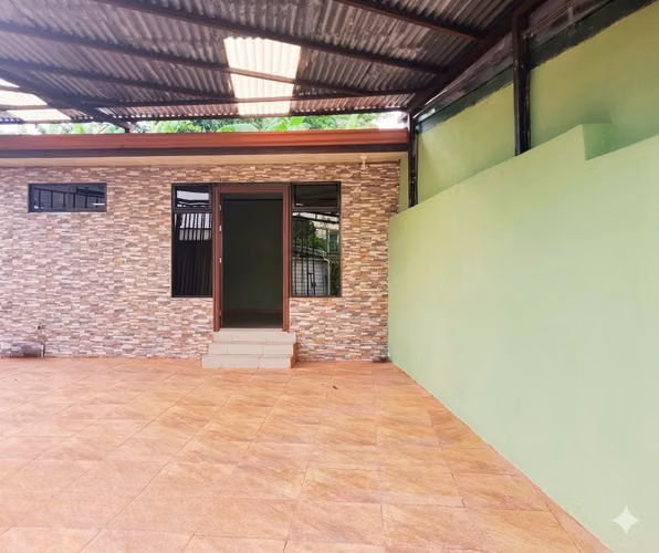 ¡Casa Lista para Vivir en Alajuelita! 2 Habitaciones, Cochera para 2 y Excelente Precio - Imagen 8