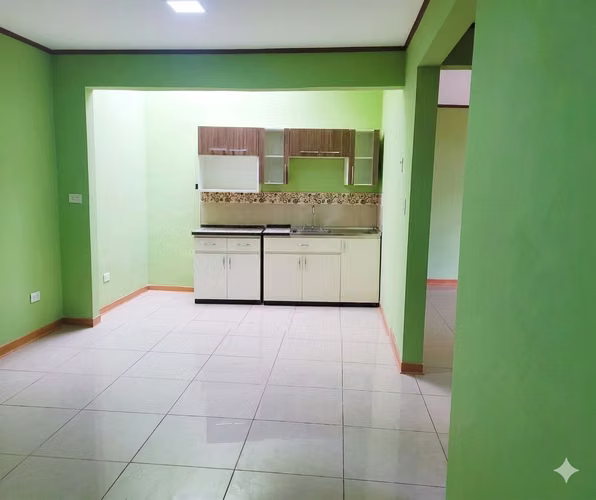 ¡Casa Lista para Vivir en Alajuelita! 2 Habitaciones, Cochera para 2 y Excelente Precio