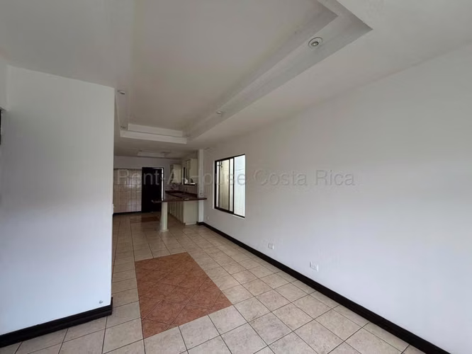 Venta de casa de un nivel, con jardín y en zona cotizada – San Pablo de Heredia