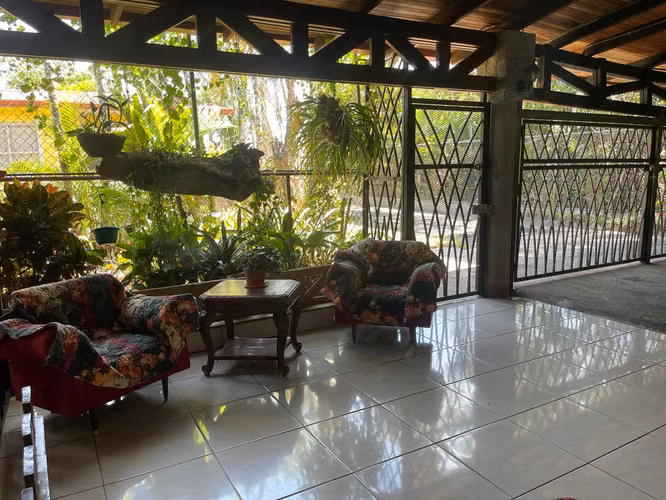 Casa de una planta con jardín en Naranjo, Alajuela