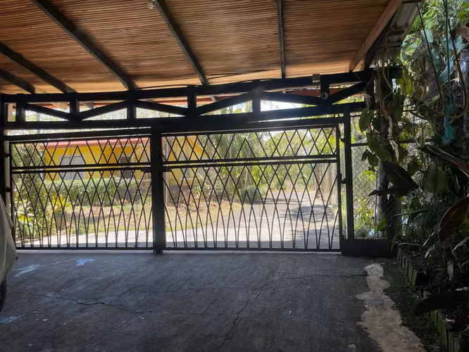 Casa de una planta con jardín en Naranjo, Alajuela