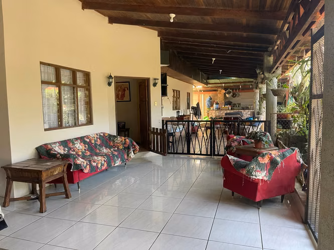 Casa de una planta con jardín en Naranjo, Alajuela