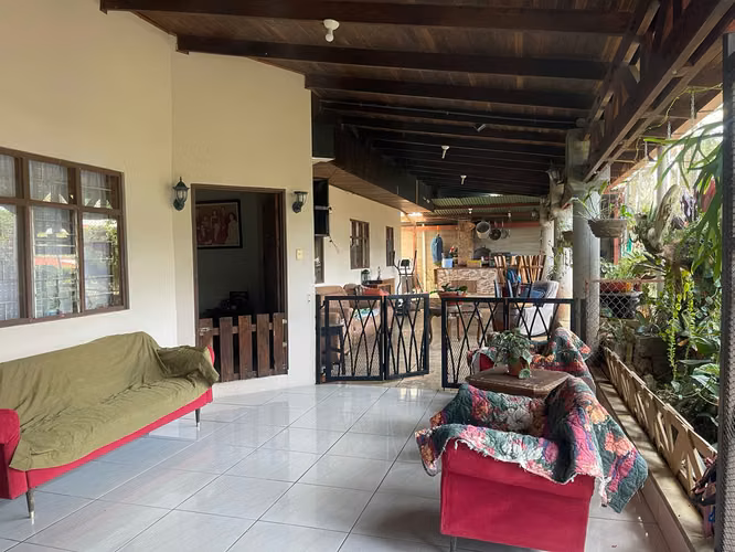 Casa de una planta con jardín en Naranjo, Alajuela