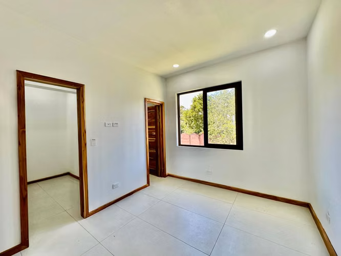 La Guácima - Casa a estrenar de 4 habitaciones +Servicio + Patio y Terraza- 415mt - Imagen 15