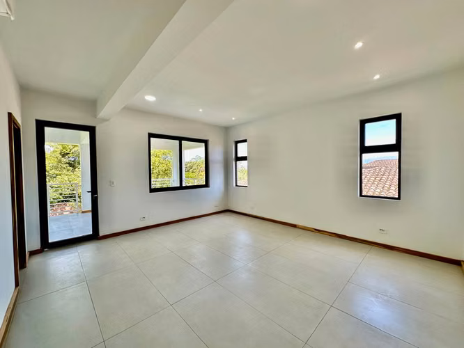 La Guácima - Casa a estrenar de 4 habitaciones +Servicio + Patio y Terraza- 415mt - Imagen 16