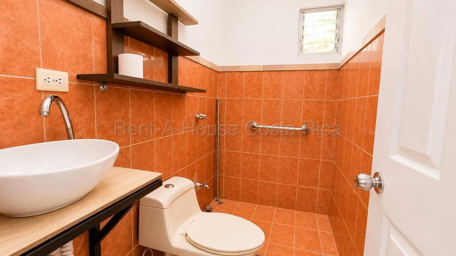 Casa en Venta en Condominio - Agua Caliente, Cartago