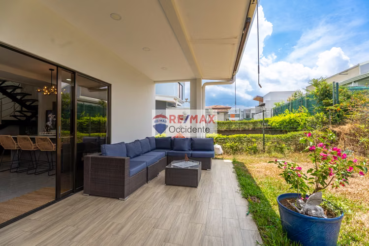 Moderna casa Amueblada en Condomonio Montezuma Grecia