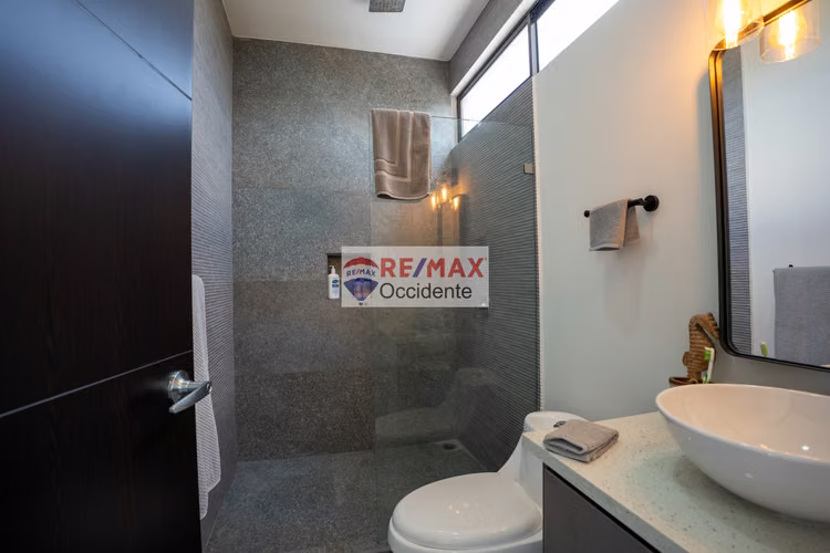 Moderna casa Amueblada en Condomonio Montezuma Grecia