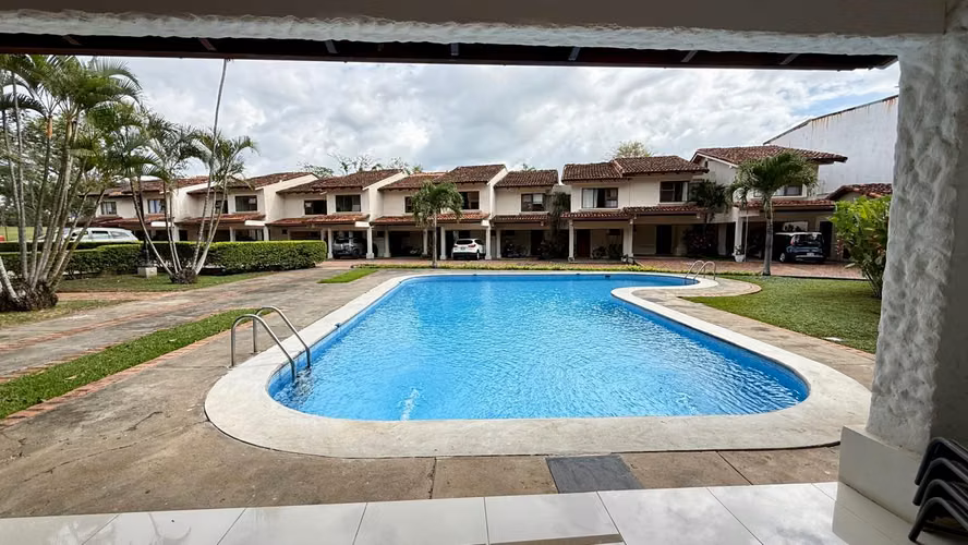Alquiler Apartamento Heredia Belén Cariari | Condominio Vista al Golf | Piscina Privada