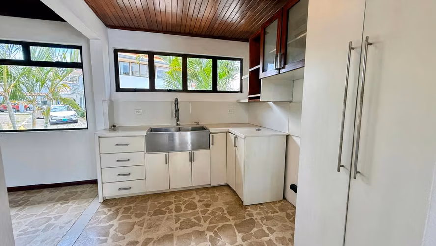 Casa en alquiler en Heredia, Belén Los Arcos | Amplios espacios y jardín - Imagen 6