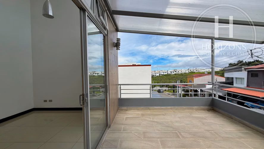 Casa en Venta en Condominio Lomas de Montes de Oca en Sabanilla 3 NJA1410JB