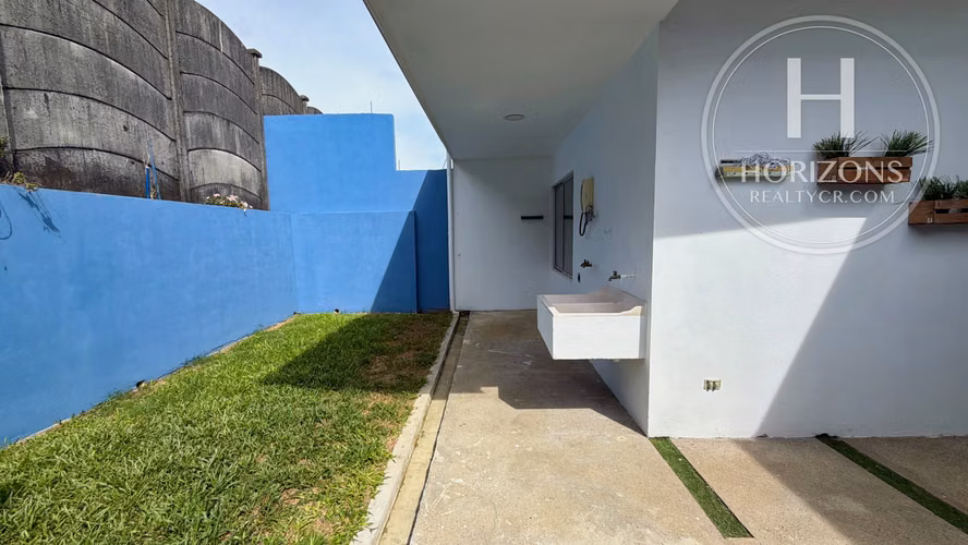 Casa en Venta en Condominio Lomas de Montes de Oca en Sabanilla 3 NJA1410JB