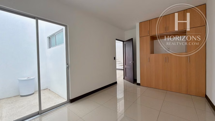 Casa en Venta en Condominio Lomas de Montes de Oca en Sabanilla 3 NJA1410JB