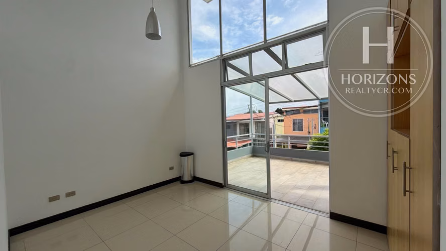 Casa en Venta en Condominio Lomas de Montes de Oca en Sabanilla 3 NJA1410JB