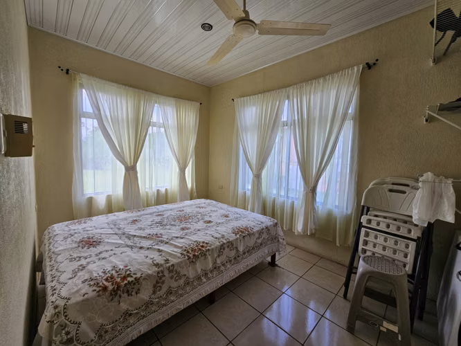 Venta de casa con terreno plano y Quebrada Natural | Peñas Blancas, San Ramón