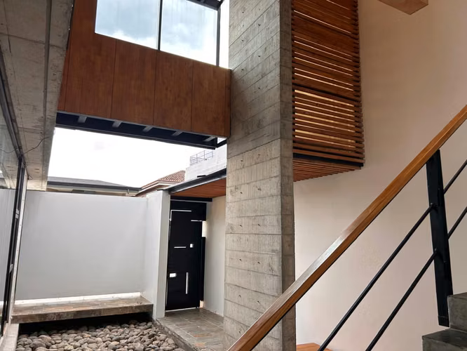 Bosques de Altamonte Maravillosa Casa Moderna #1157
