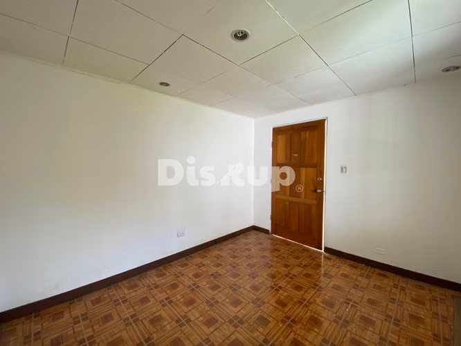 Alquiler de amplia casa para oficinas, múltiples espacios. Barrio Escalante