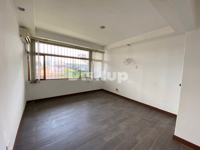 Alquiler de amplia casa para oficinas, múltiples espacios. Barrio Escalante