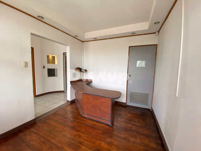 Alquiler de amplia casa para oficinas, múltiples espacios. Barrio Escalante