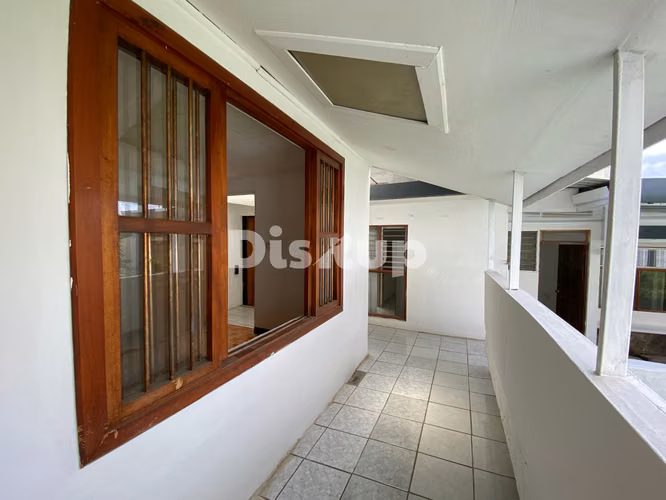 Alquiler de amplia casa para oficinas, múltiples espacios. Barrio Escalante