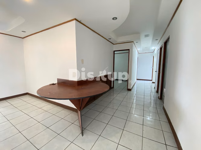Alquiler de amplia casa para oficinas, múltiples espacios. Barrio Escalante