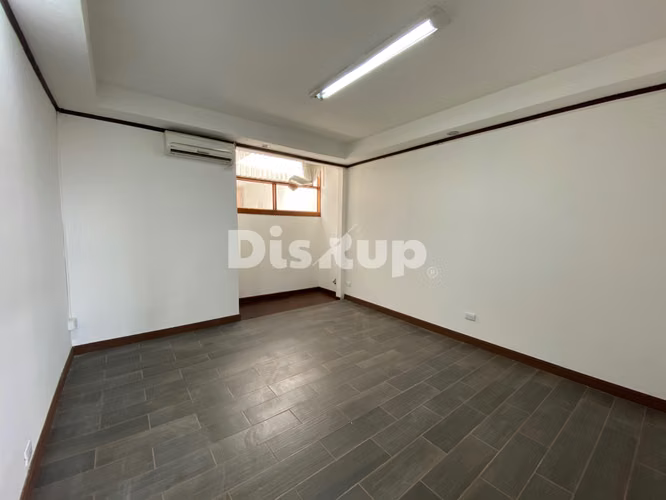 Alquiler de amplia casa para oficinas, múltiples espacios. Barrio Escalante