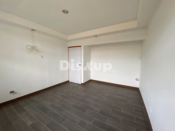 Alquiler de amplia casa para oficinas, múltiples espacios. Barrio Escalante