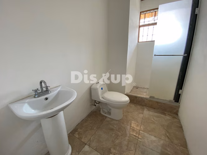 Alquiler de amplia casa para oficinas, múltiples espacios. Barrio Escalante