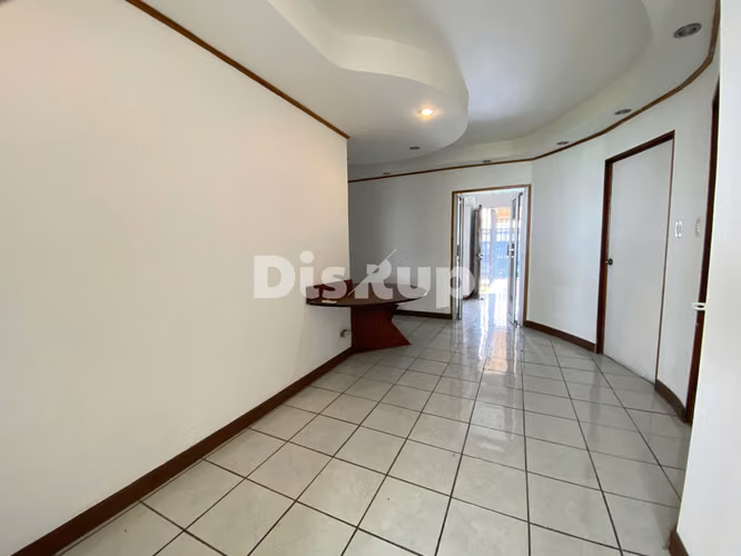 Alquiler de amplia casa para oficinas, múltiples espacios. Barrio Escalante