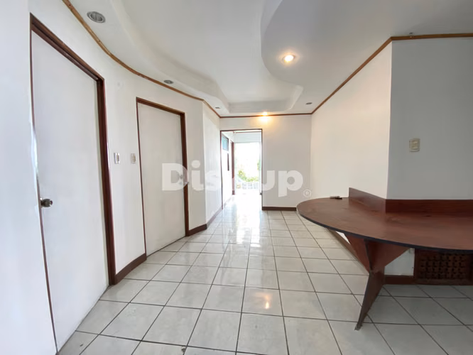 Alquiler de amplia casa para oficinas, múltiples espacios. Barrio Escalante