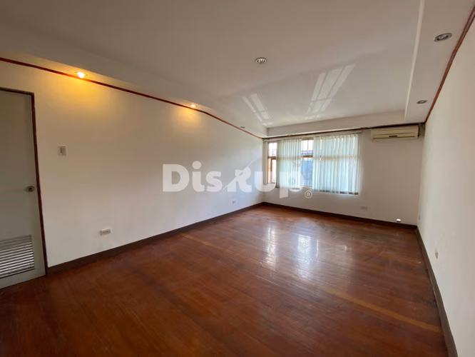 Alquiler de amplia casa para oficinas, múltiples espacios. Barrio Escalante