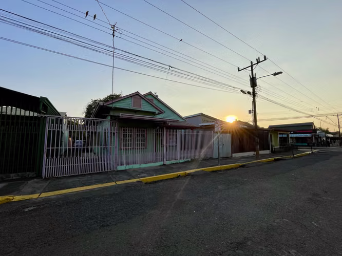 Propiedad en Venta en el Centro de Esparza | Ubicación Premium | Precio Negociable
