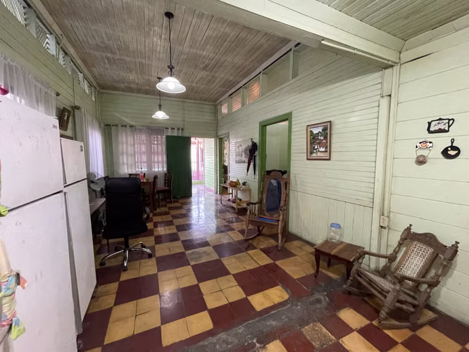 Propiedad en Venta en el Centro de Esparza | Ubicación Premium | Precio Negociable