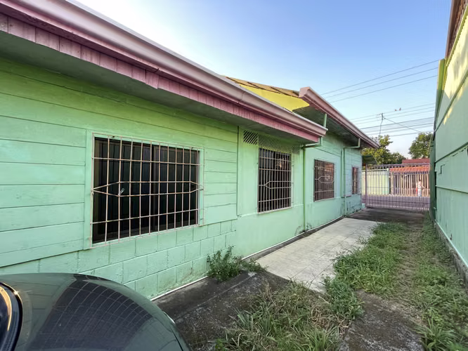 Propiedad en Venta en el Centro de Esparza | Ubicación Premium | Precio Negociable