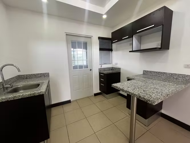 Alquiler apartamento en San Pablo de Heredia, condominio , amplio con piscina - Imagen 3