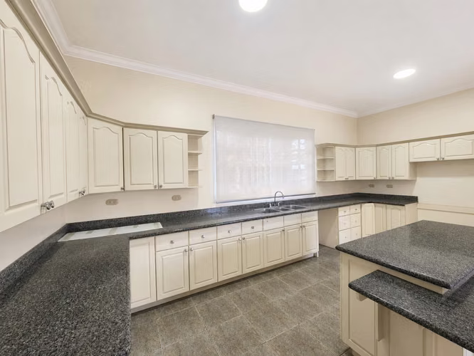 CIUDAD CARIARI, BELEN-HEREDIA - 3DOR/3.5BA - 400M2 - Imagen 5