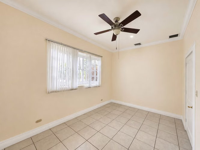 CIUDAD CARIARI, BELEN-HEREDIA - 3DOR/3.5BA - 400M2 - Imagen 9